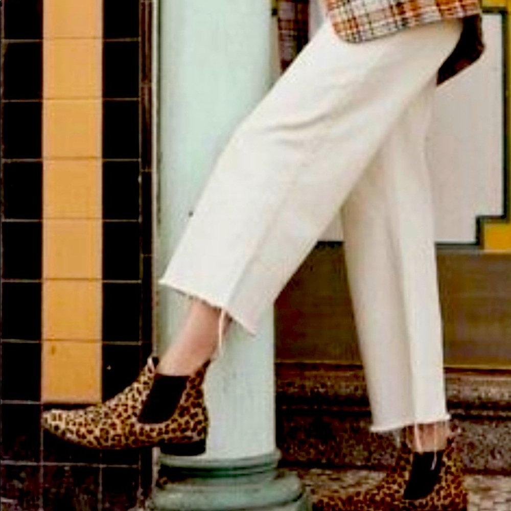 NIB Freda Salvador Sleek Chelsea Cheetah Boots Leopard Ankle Booties
